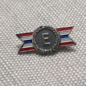 Vintage WW2 Army/Navy signed Coro lapel pin!!